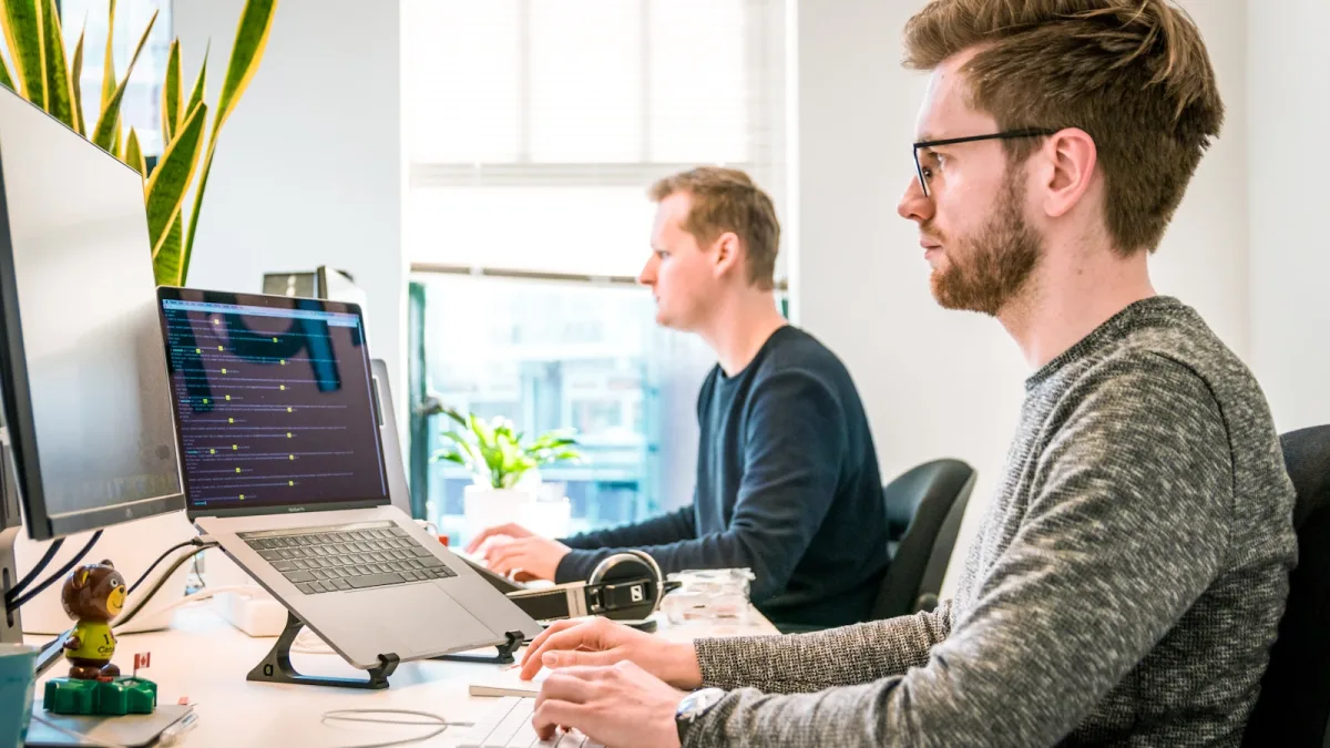 Observabilite LLM pour entreprises suisses 2026 — monitoring, evaluation et gouvernance avec ARGUS